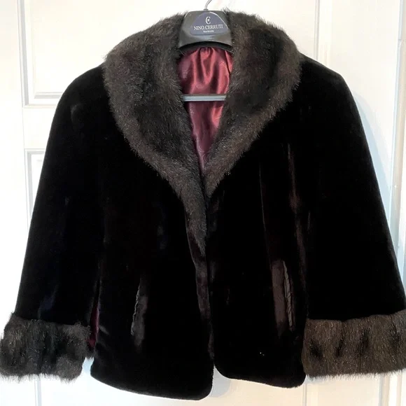 Faux Fur VTG Cape - Picture 1 of 4